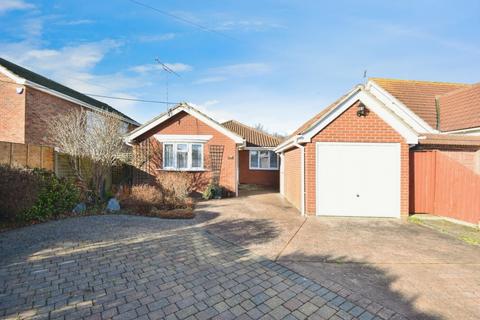 3 bedroom detached bungalow for sale - Halstead Road, Kirby Cross, Frinton-On-Sea, Essex, CO13