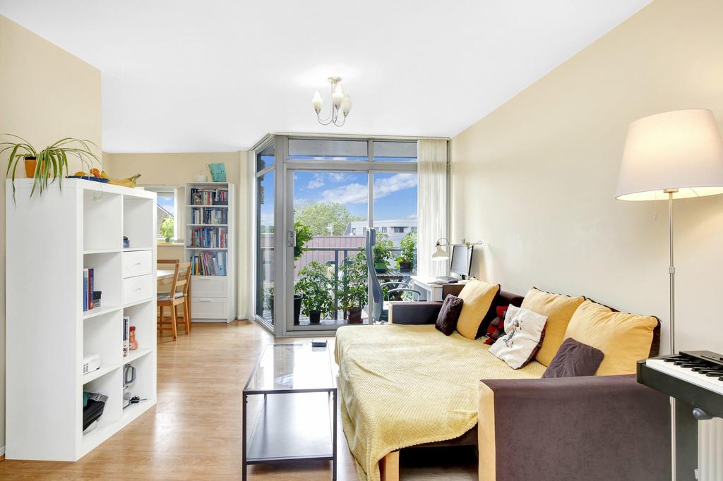 Violet Road, London E3 1 bed flat £1,750 pcm (£404 pw)