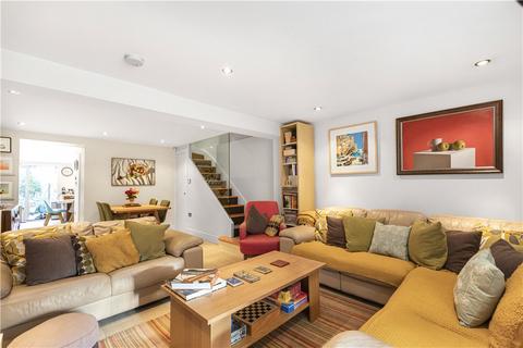 12 Lynton Road, London, SE1 5QR