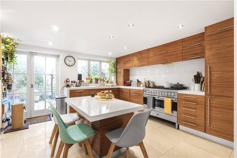 12 Lynton Road, London, SE1 5QR