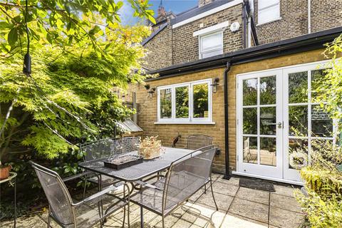 12 Lynton Road, London, SE1 5QR