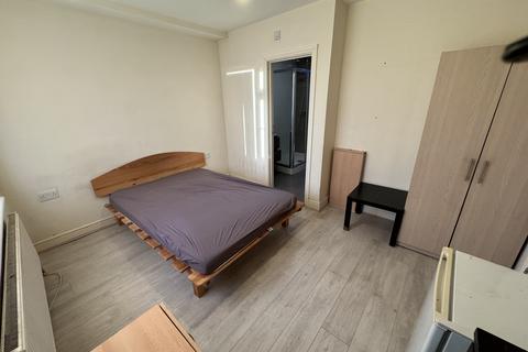 House share to rent, Wellington Road South, HOUNSLOW, Greater London, TW4