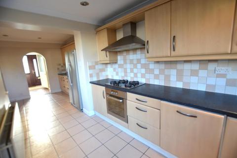 3 bedroom terraced house to rent, Tanys Dell