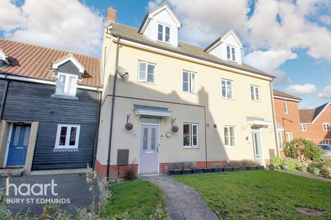 3 bedroom semi-detached house for sale, Blackbird Drive, Bury St Edmunds