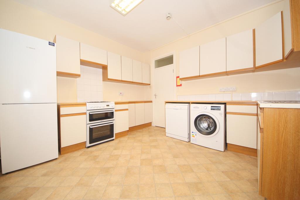 2 bed ground floor bright apartment