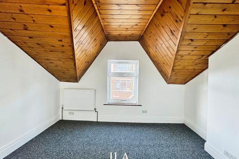 3 bedroom flat to rent, Leicester LE5