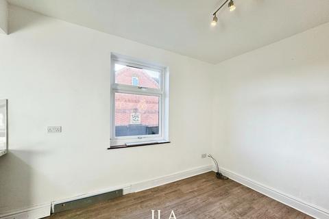 3 bedroom flat to rent, Leicester LE5