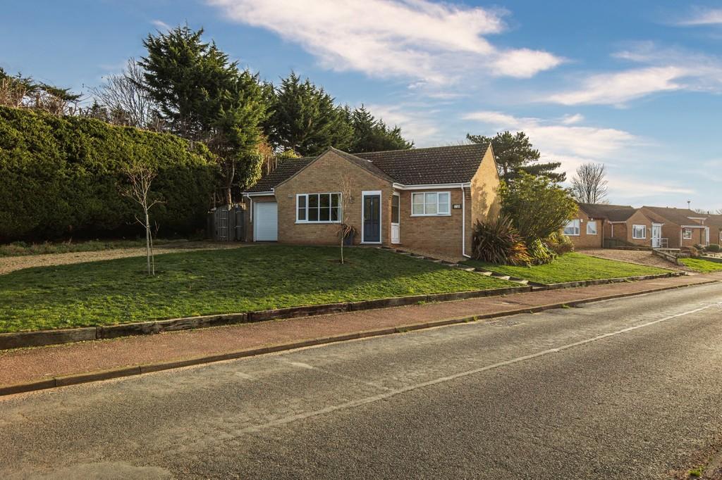 Hunstanton 2 bed detached bungalow for sale £325,000