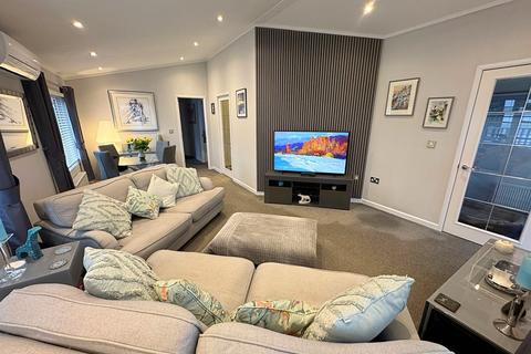 2 bedroom park home for sale, Upper Pendock