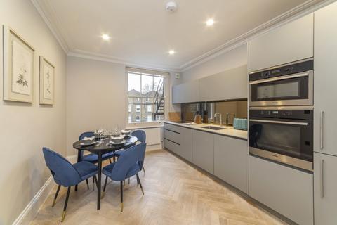 3 bedroom flat to rent, Kensington Gardens Square, London