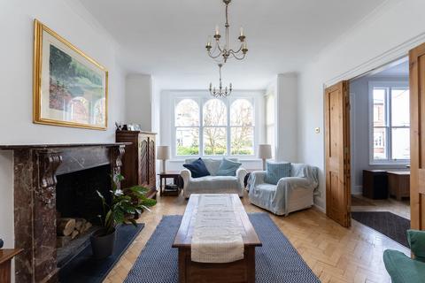 22 Howard Road, Dorking, RH4 3HP