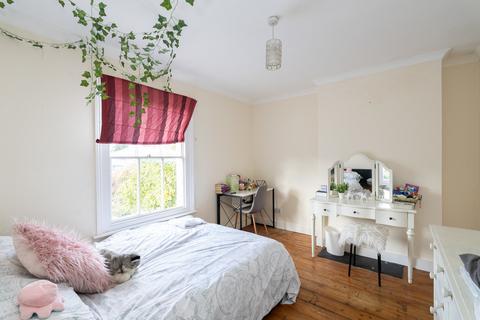 22 Howard Road, Dorking, RH4 3HP