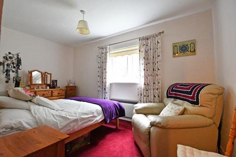 2 bedroom flat for sale, Priory Gardens, Wellington TA21
