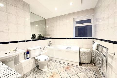 12, Cleves Court Mill Road, Epsom, KT17 4AQ