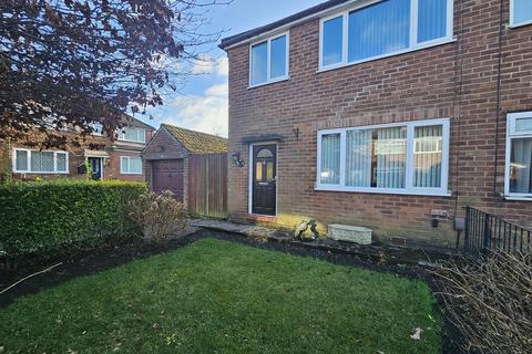 3 bedroom semi-detached house to rent, Yarwood Close, Heywood