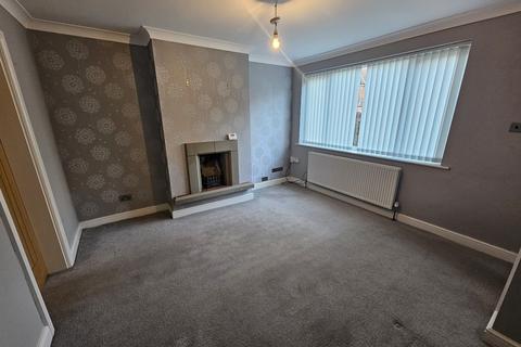 3 bedroom semi-detached house to rent, Yarwood Close, Heywood