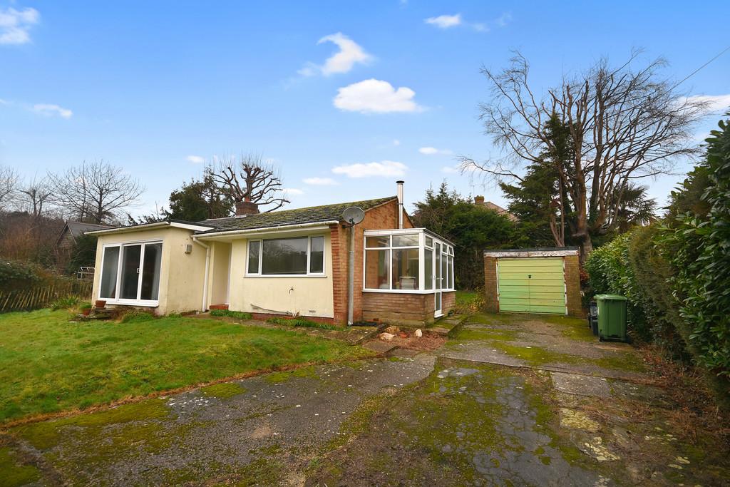 Robertsbridge, East Sussex TN32 2 bed detached bungalow for sale £395,000