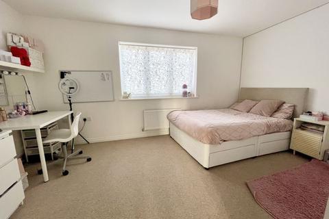 17 Aylesbury Drive, Houghton Regis, Dunstable, LU5 6FX