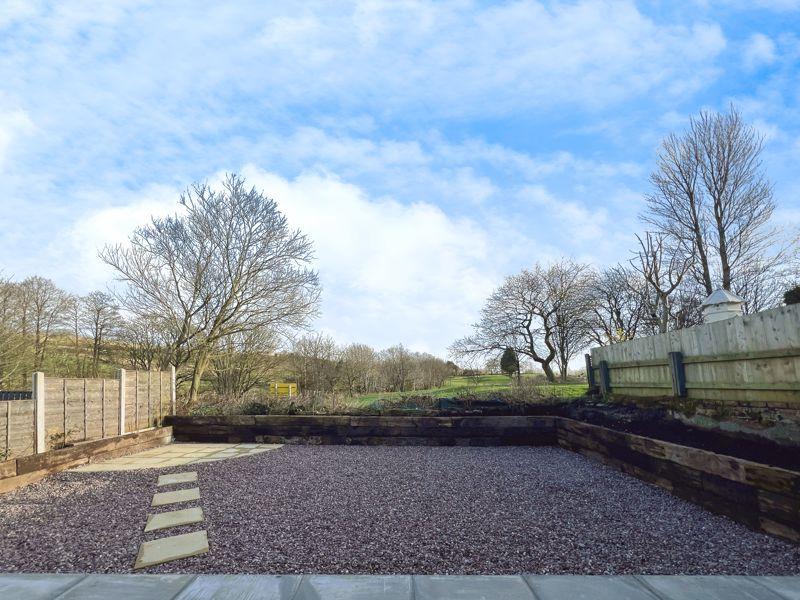 Bramhall Avenue, Harwood 3 bed detached bungalow £1,500 pcm (£346 pw)