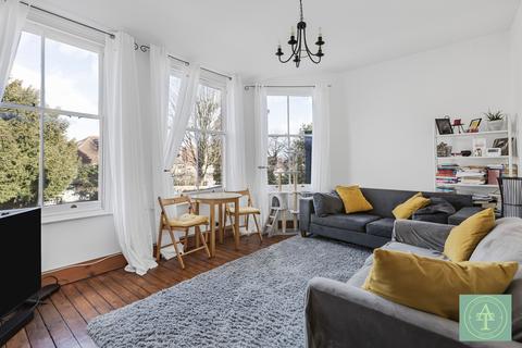 2 bedroom flat for sale, Compton Road, London, N21