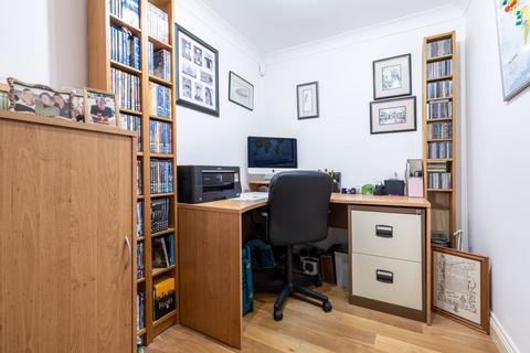 4 Bowling Leys, Middleton, Milton Keynes, MK10 9BD