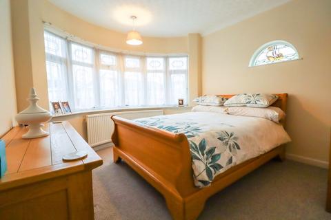 2 bedroom bungalow for sale, The Ryde, Leigh-On-Sea