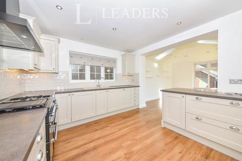 4 bedroom detached house to rent, Highgrove Gardens, Stamford, PE9