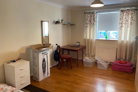 Studio to rent, Lennox Street