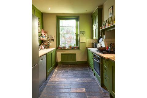 27 New Road, London, E1 1HE