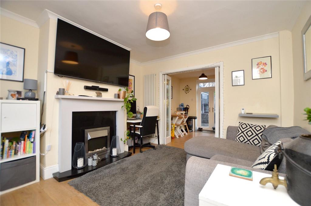 Moorland Crescent, Pudsey, West Yorkshire 2 bed semidetached house for