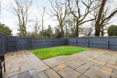 4 Burnt Oak Lane, Sidcup, DA15 9DB