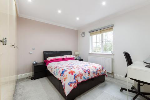 4 Burnt Oak Lane, Sidcup, DA15 9DB