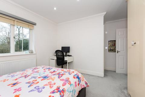 4 Burnt Oak Lane, Sidcup, DA15 9DB
