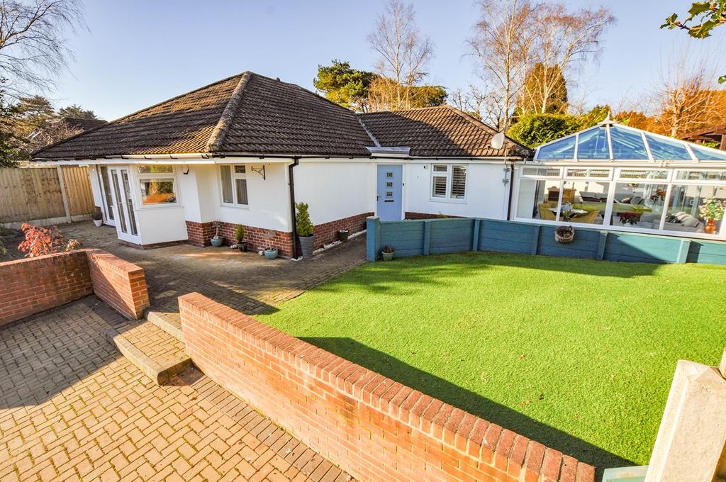 Albert Road, Corfe Mullen, Wimborne, BH21 4 bed detached bungalow for