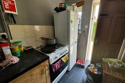 2 Frinton Grove, Birmingham, B21 0HX