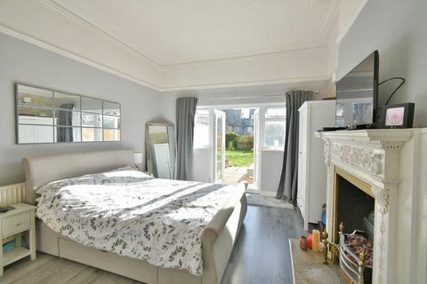 2 bedroom ground floor flat for sale, Wickham Avenue, Bexhill-on-Sea, TN39