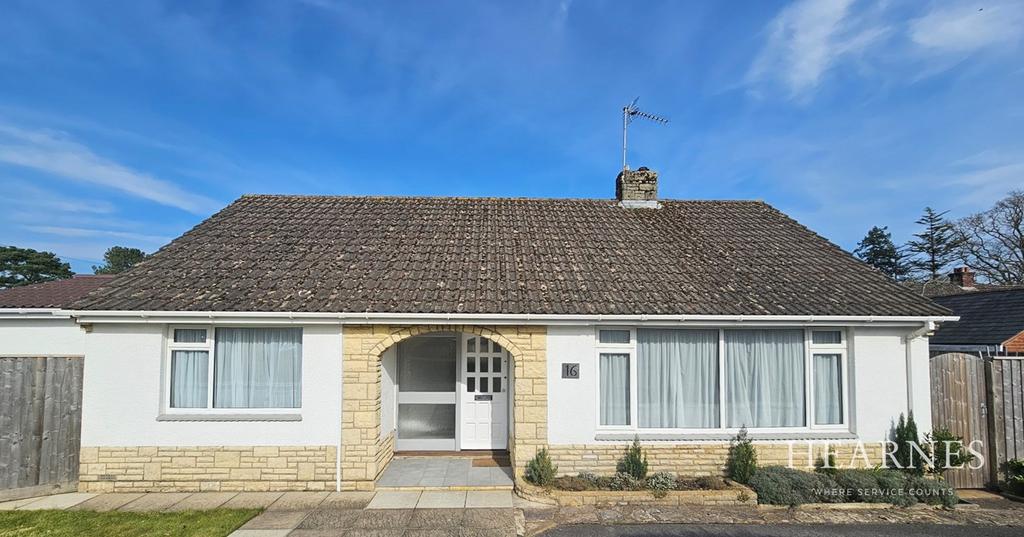 Longacre Drive, Ferndown, BH22 3 bed detached bungalow for sale £537,950