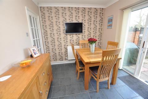 5 bedroom house to rent, Hornbeam Road, Guildford