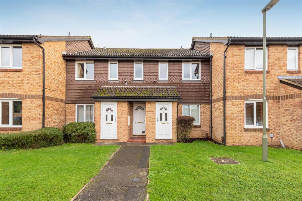 Telford Drive, WaltonOnThames 1 bed £1,050 pcm (£242 pw)
