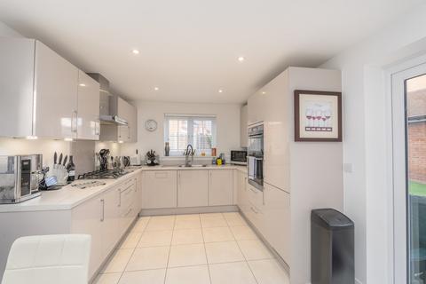 3 bedroom detached house for sale, Condor Gate, Chelmsford CM3