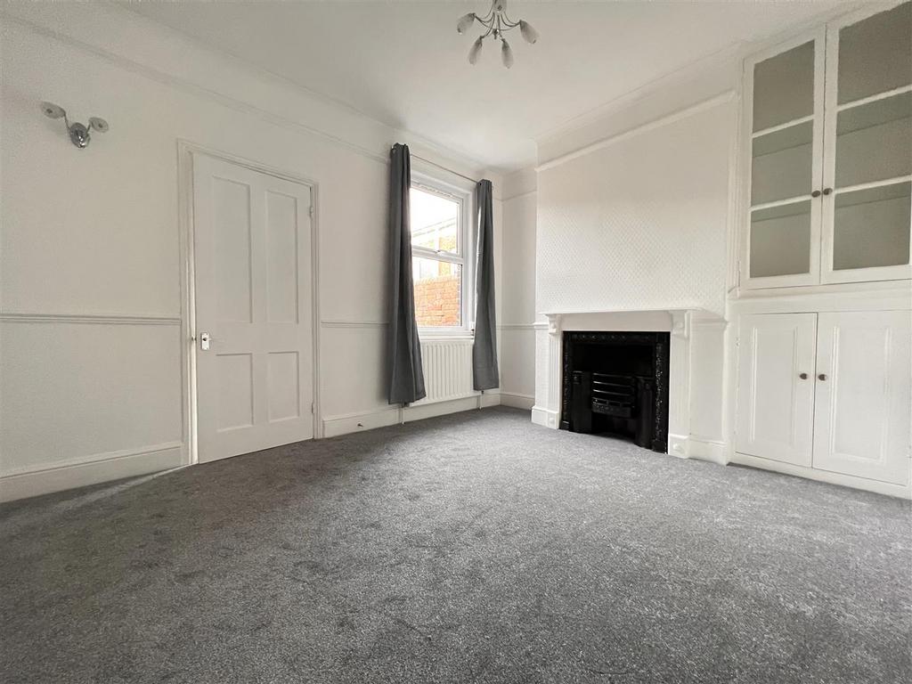 Dryden Street, Swindon SN1 2 bed terraced house £1,050 pcm (£242 pw)