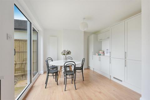 3 Hamilton Close, Epsom, KT19 8RG
