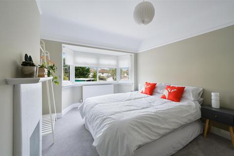 3 Hamilton Close, Epsom, KT19 8RG