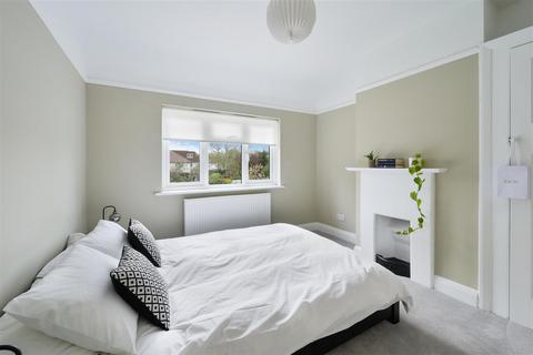 3 Hamilton Close, Epsom, KT19 8RG