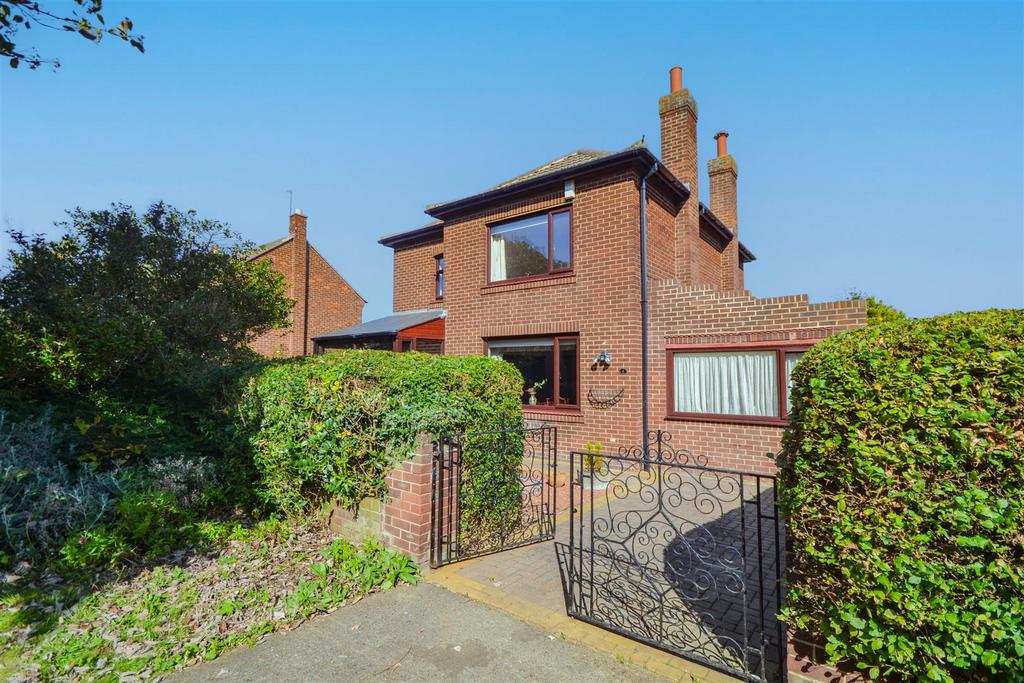 Hob Hill Close, SaltburnByTheSea 4 bed detached house for sale £