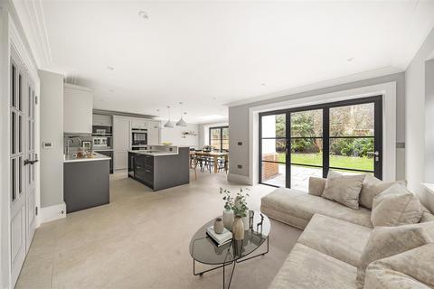 Hunterswood Hazel Road, West Byfleet, KT14 6JJ