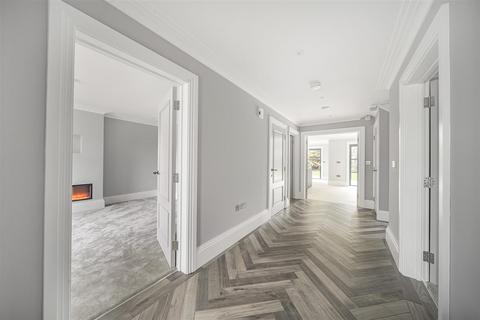 Hunterswood Hazel Road, West Byfleet, KT14 6JJ