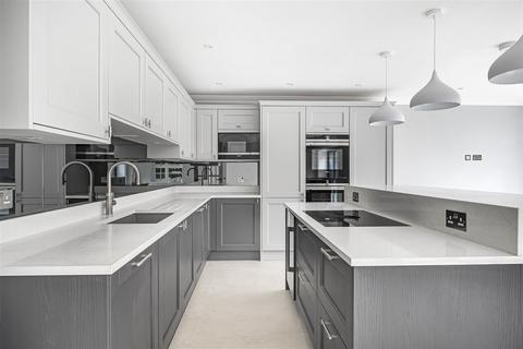 Hunterswood Hazel Road, West Byfleet, KT14 6JJ