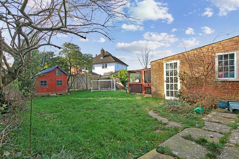 5 bedroom semi-detached house for sale - Heathcote Drive, East Grinstead, RH19