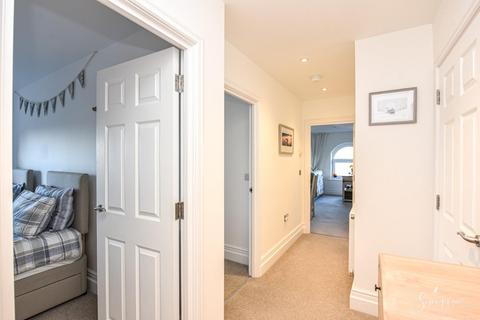 2 bedroom apartment for sale, Main Road, Havenstreet, Ryde